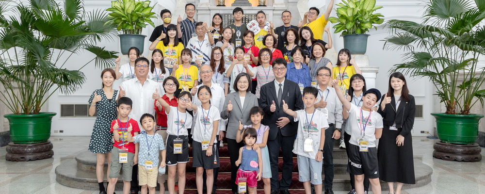 112年8月9日，海基會率大陸臺商子女及家屬參訪總統府