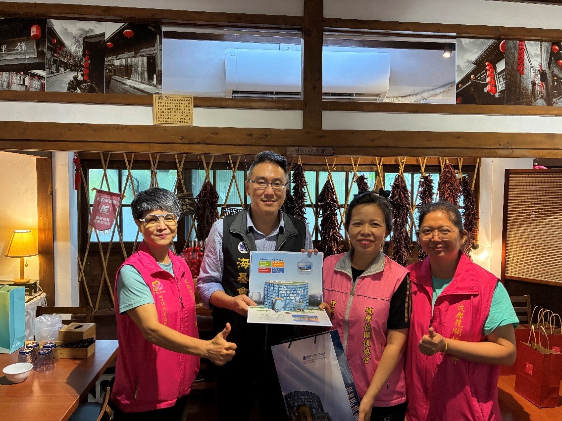 海基会参加移民署关怀新住民行动服务列车活动.jpg